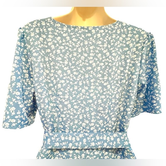 New Light Blue Summer Dress with White Flowers Puffy Sleeves Button Down Size M - Picture 7 of 9